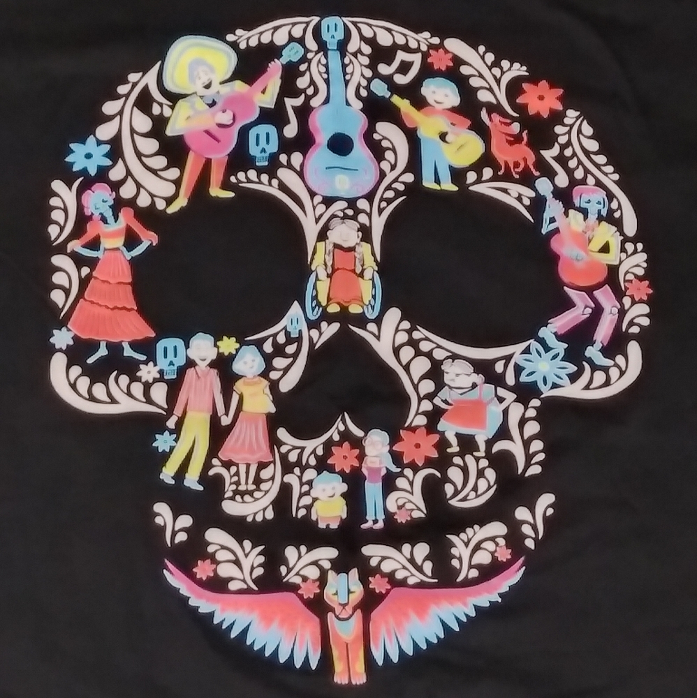Black Size S t-shirt from the Disney animated move Coco.